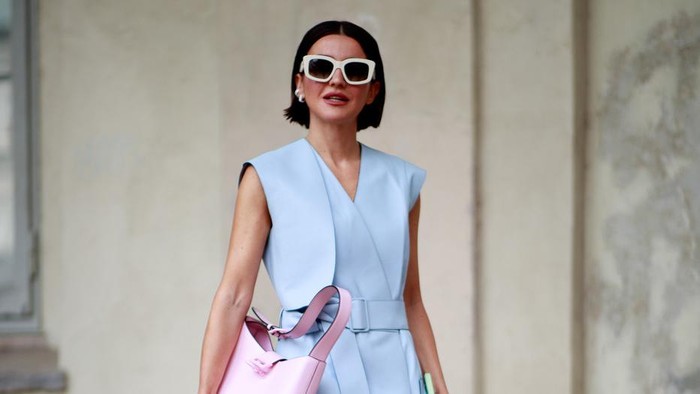 5 Pilihan Jenis Busana yang Bisa Dipakai saat Bertemu Calon Mertua, Langsung Jadi Idaman!