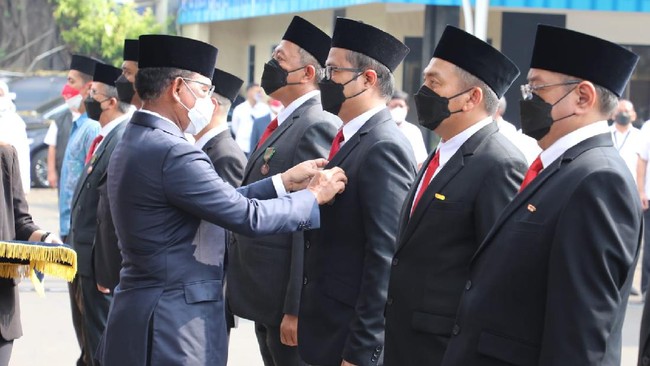 Dalam peringatan Hari Bhakti Postel ke-76, sebanyak 7 karyawan TelkomGroup menerima anugerah Tanda Kehormatan Satyalancana dari Kementerian Kominfo.