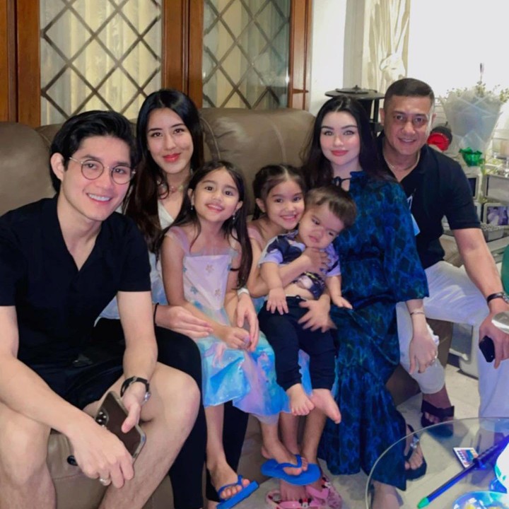 <p>Kini, Rassya memiliki tiga orang adik dari Nurah. Mereka juga sering menghabiskan waktu bersama. (Foto: Instagram: @nourahsheivirah)</p>