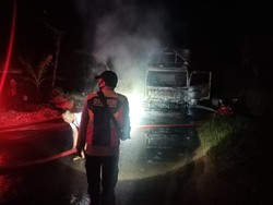 Truk Tronton Hangus Terbakar di Jalur Pacitan-Ponorogo