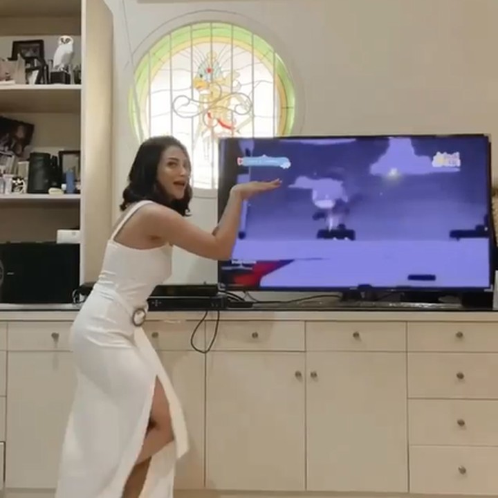 <p>Dengan bobotnya kita, bunda seorang anak itu mengaku bisa bergerak lebih luwes, Bunda. "Sekarang aku bisa joget-joget lebih luwes lagi #bisayuk," ungkapnya. (Foto: Instagram @vanessaangleofficial)</p>