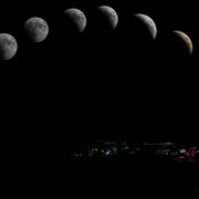 Bukan Cuma PMS, Fase Kemunculan Bulan Juga Punya Pengaruh ke Suasana Hatimu!