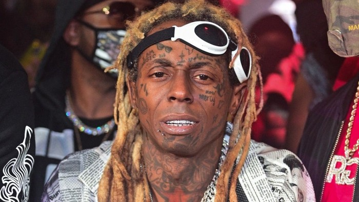 Kurang Libra apa rapper asal Amerika Serikat yang satu ini? Bersama Drake, pria kelahiran 27 September 1982 ini menyanyikan lagu berjudul Libra. Tak hanya sampai di situ, ia juga membuat desain tato untuk Halsey. Selain Lil Wayne, ada Avril Lavigne dan Gwyneth Paltrow yang juga berulang tahun hari di tanggal yang sama. (Foto: etonline.com)