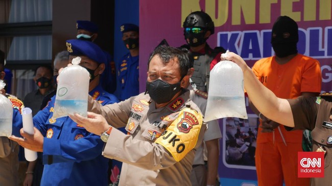 Tim gabungan Direktorat Polisi Air dan Udara (Ditpolairud) Polda Jawa Tengah menggagalkan upaya pengiriman 9 ribu benih lobster ke Singapura.