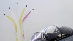FOTO: Lenggok Jet Tempur China Pamer Kemampuan