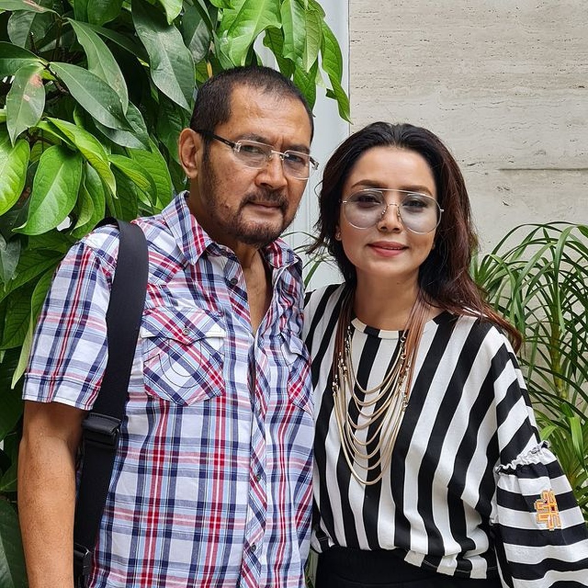 Beberapa pasangan artis memilih nikah siri sebelum nikah secara resmi negara&period; Yuk kita intip siapa saja&excl;