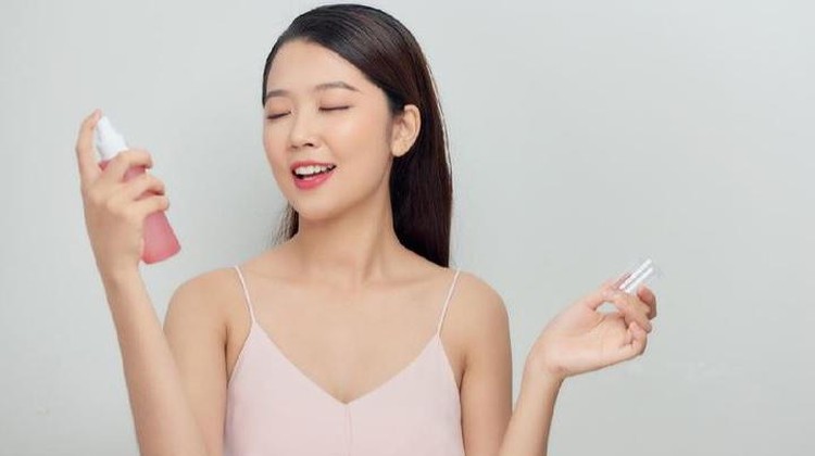 Rutinitas skincare pagi sangat penting untuk melindungi kulit Bunda sepanjang hari. Simak rutinitas perawatan kulit pagi hari ala Korea di sini, yuk.