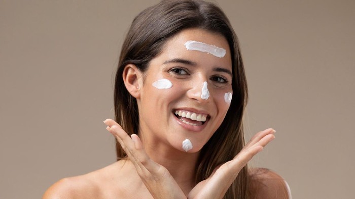 Kulit Berminyak Bikin Susah Pakai Pelembab? Nggak Kok, Ini 6 Trik Supaya Semua Terasa Aman dan Nyaman