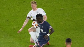 De Bruyne Disebut Layak Dikartu Merah di PSG vs Man City