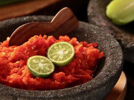 5 Resep Sambal Simpel Pendamping Ayam Goreng & Lalapan