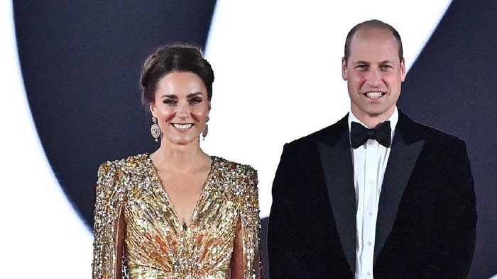 Beda Gaya Kate Middleton, Putri Diana dan Ratu Elizabeth II Memakai Gaun Warna Emas! Mewah Banget