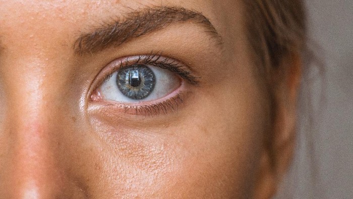 Online Meeting Tak Kunjung Henti Saat WFH? Kamu Wajib Persiapkan Hal Ini untuk Melindungi Kulitmu!