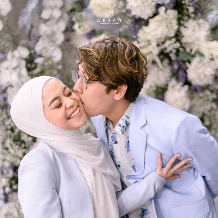 <p>Dalam salah satu tangkapan kamera, Rizky Billar mencium perut Lesti Kejora yang kian membesar. Iya, Bun, baby bump-nya sudah kelihatan, lho! (Foto: Instagram)</p>