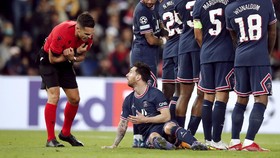 Messi Disuruh Marquinhos Tiduran di PSG vs Man City