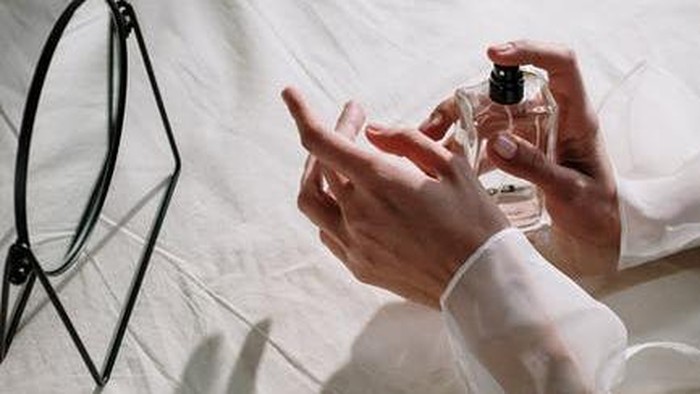 Harganya Beda Jauh! Ini 5 Pilihan Parfum Lokal yang Sering Disebut Dupe Parfum High End Harganya Beda Jauh! Ini 5 Pilihan Parfum Lokal yang Sering Disebut Dupe Parfum High End