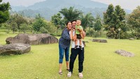 <p>Sejak mengabarkan kehamilan kedua Paula Vanhoeven, keluarga kecil Baim Wong ini memang terlihat semakin bahagia ya, Bunda. (Foto: Instagram @paula_verhoeven)</p>