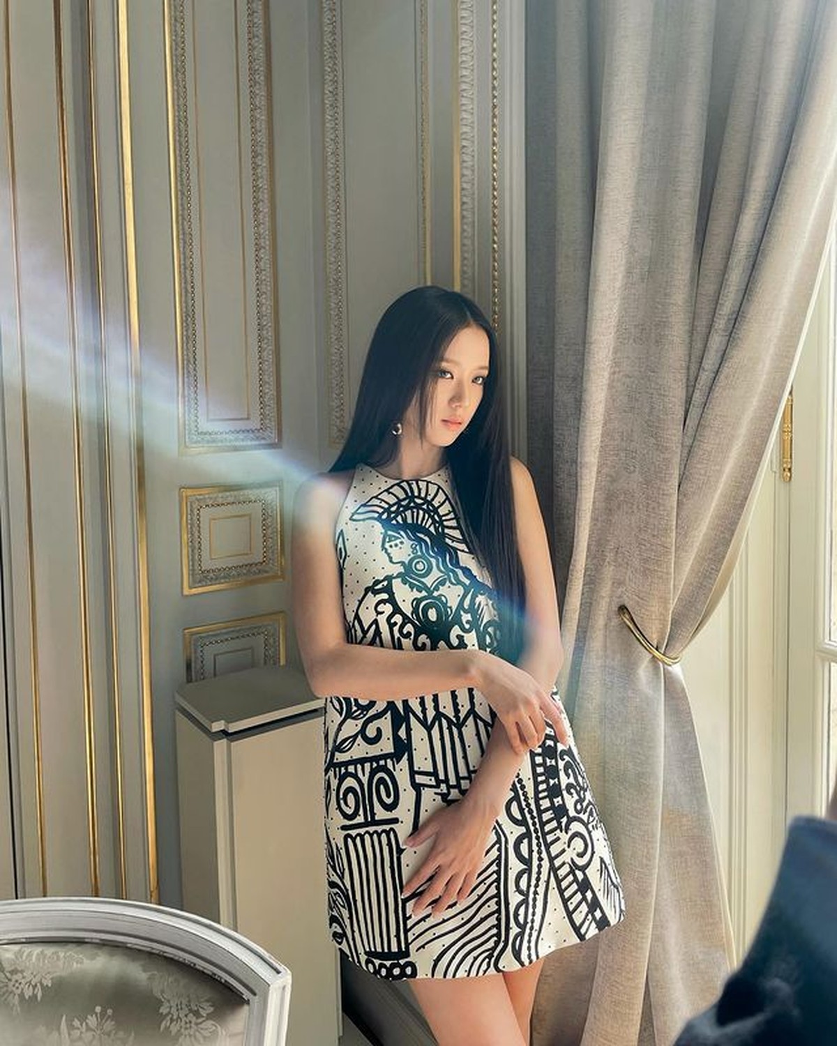 Penampilan Jisoo BLACKPINK di Paris Fashion Week 2021&comma; Cantik Menawan&excl;