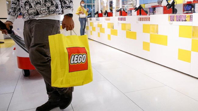 Lego membangun pabrik baru di Vietnam. Pabrik kedua di Asia, setelah China, ini dibangun untuk menyokong pertumbuhan permintaan mainan yang pesat.