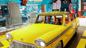 FOTO: Jualan Lego Laris Manis di Tengah Pandemi