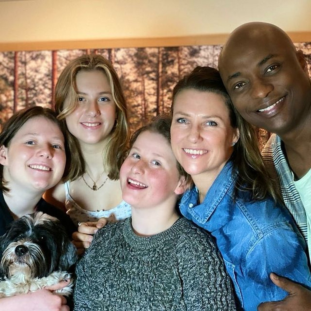 Potret Putri Kerajaan Norwegia dengan Sang Kekasih yang Seorang Dukun