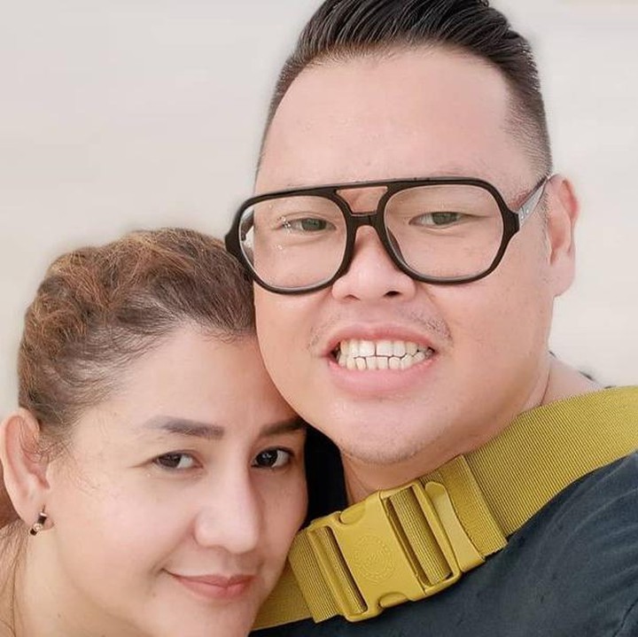 <p>Reza Bukan dan Serevina bertemu di Gereja Bethesda Salemba, Jakarta Pusat menjelang perayaan Natal tahun 2019 lalu. Reza saat itu masih berstatus tahanan akibat kasus narkoba. (Foto: Instagram @rezabukan)</p>