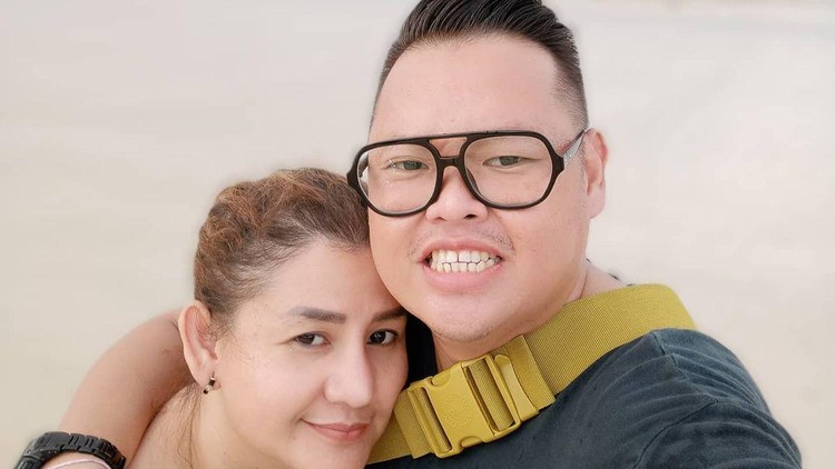 Reza Bukan dan Istri Reza Bukan dan Istri