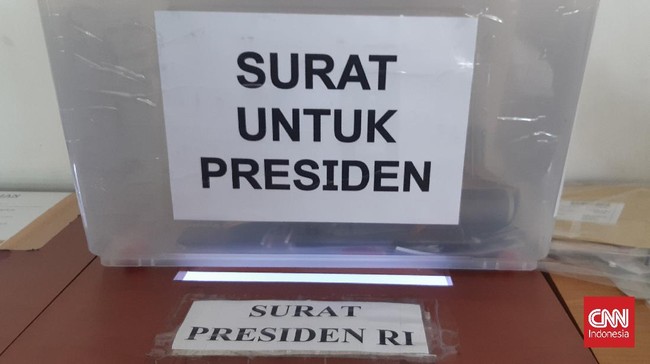 Aliansi sipil mengirim surat kepada Jokowi lewat Kemensetneg mendesak akses ke draf terbaru RKUHP yang rencananya disahkan Juli mendatang.
