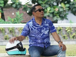 Ridwan Kamil Rilis Jeans dari Botol Plastik Bekas, Gandeng Brand Lokal