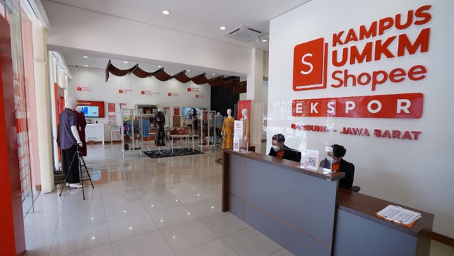 Bentuk komitmen Shopee dalam membantu perkembangan UMKM Indonesia diwujudkan salah satunya melalui Kampus UMKM Shopee dan Kampus UMKM Shopee Ekspor.