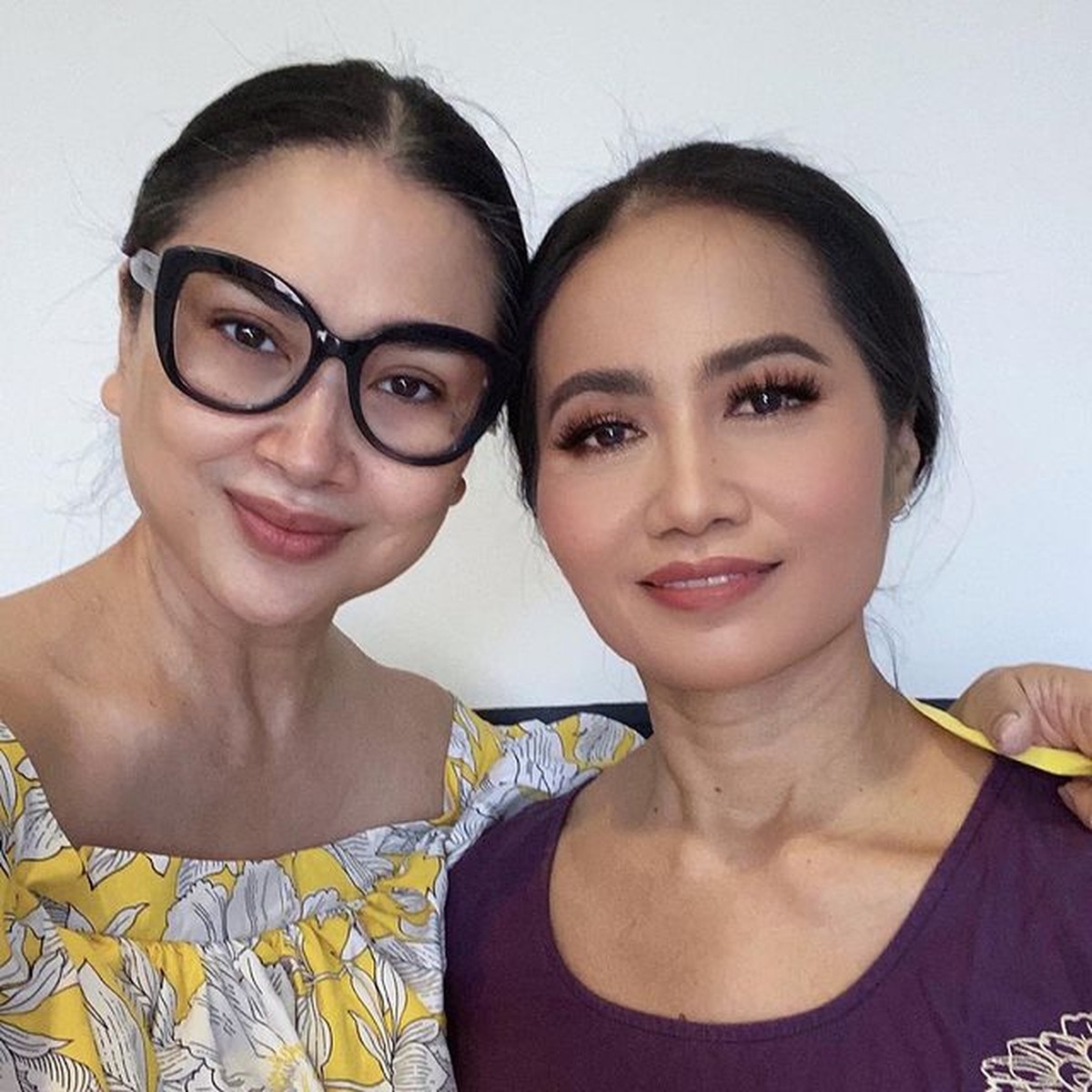 Asisten rumah tangga Titi DJ yang telah bekerja selama 36 tahun akan mantu anak pertama&comma; Titi DJ pun mendadak menjadi MUA&period; Yuk intip&excl;