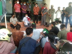 Unjuk Rasa Mahasiswa Tolak Pembangunan Videotron di Majene Sempat Ricuh