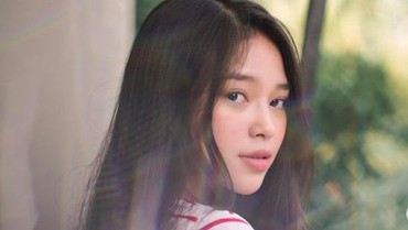 img-title Lirik Lagu Takkan Berhenti Mencintaimu - Anneth Delliecia