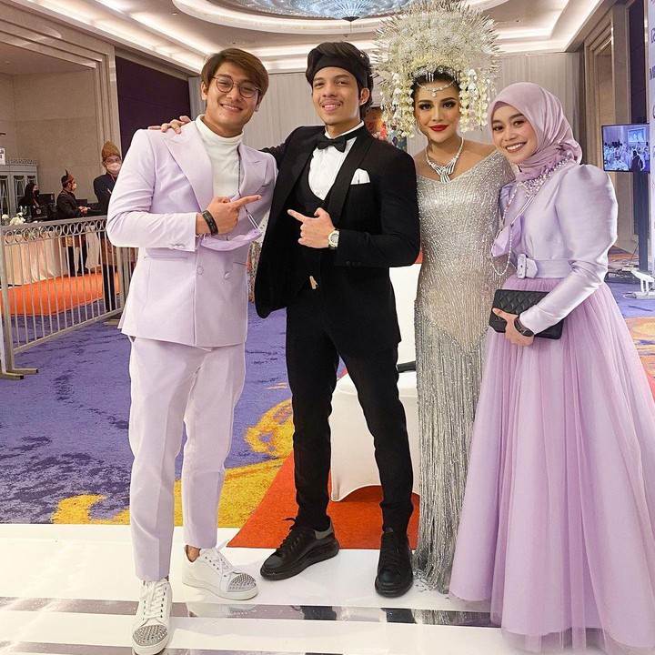 <p>Kita doakan semoga kehamilan Lesti dan Aurel sehat selalu dan diberi kelancaran hingga persalinan, ya. Aamiin. (Foto: Instagram @rizkybillar)</p>