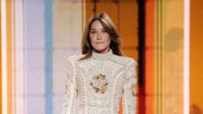 Ini Perubahan Gaya Carla Bruni, Supermodel Berusia 54 Tahun yang Pernah Menjadi Ibu Negara Prancis Ini Perubahan Gaya Carla Bruni, Supermodel Berusia 54 Tahun yang Pernah Menjadi Ibu Negara Prancis