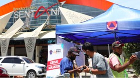 Jelang PON XX, BNPB Bagikan 5 Ribu Masker di Bandara Sentani