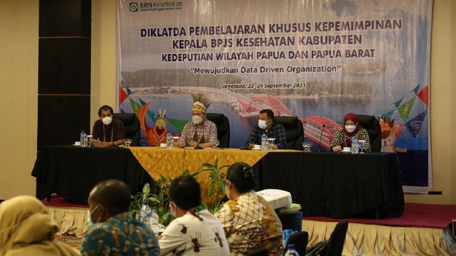 Penyelenggaraan Diklatda Pembelajaran Khusus Kepemimpinan ini bertujuan mempersiapkan kompetensi para kepala BPJS Kesehatan untuk mencapai target organisasi.