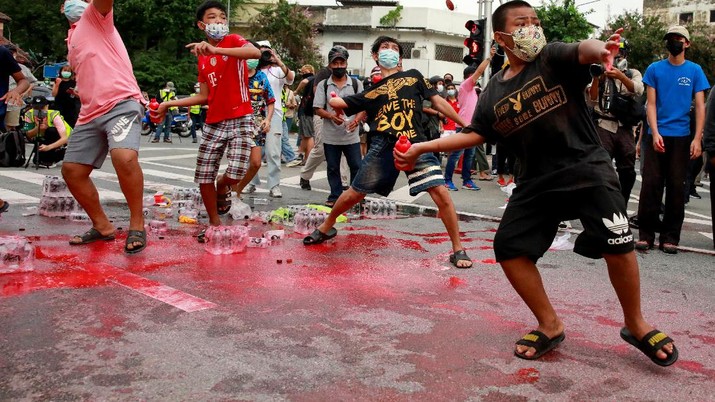 Demonstran anti pemerintah di Thailand. (REUTERS/SOE ZEYA TUN)
