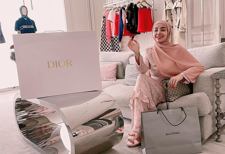 Dulu Berbaju Seksi, Kini Nadia Christina Tampil Berhijab Dulu Berbaju Seksi, Kini Nadia Christina Tampil Berhijab