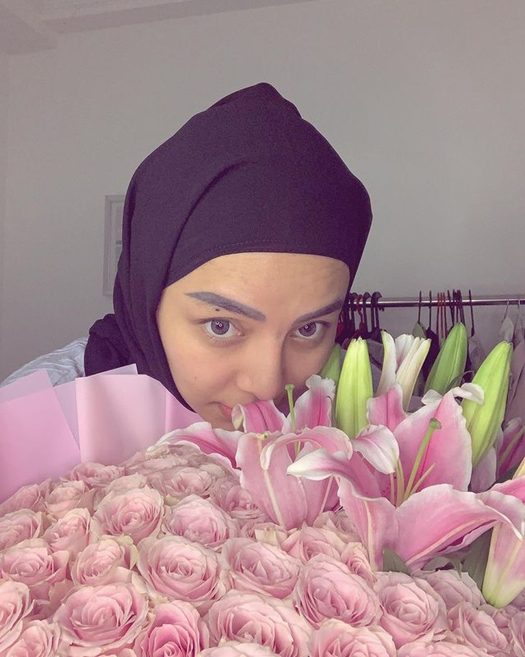 Dulu Berbaju Seksi, Kini Nadia Christina Tampil Berhijab Dulu Berbaju Seksi, Kini Nadia Christina Tampil Berhijab