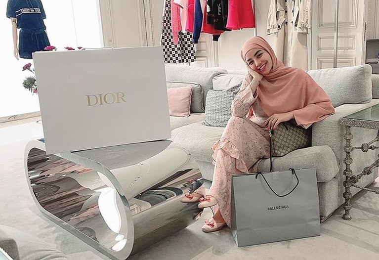 Dulu Berbaju Seksi, Kini Nadia Christina Tampil Berhijab Dulu Berbaju Seksi, Kini Nadia Christina Tampil Berhijab