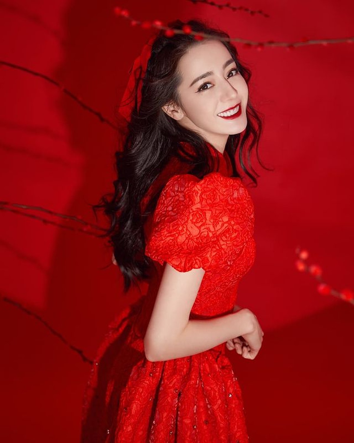 Dilraba Dilmurat wanita tercantik di Asia pada tahun 2017 dan 2018 dan masuk dalam daftar artis bayaran termahal di China&period; Yuk intip&excl;