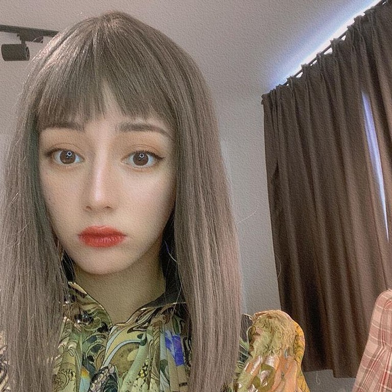 Dilraba Dilmurat wanita tercantik di Asia pada tahun 2017 dan 2018 dan masuk dalam daftar artis bayaran termahal di China. Yuk intip!