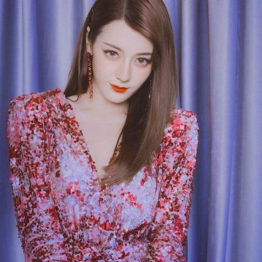 Foto Dilraba Dilmurat Wanita Tercantik di Asia dengan Bayaran Terbesar