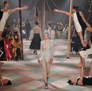 Deretan Konsep Fashion Show Dior Rancangan Maria Grazia Chiuri yang Paling Heboh