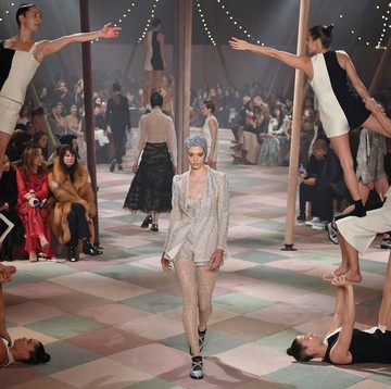 Deretan Konsep Fashion Show Dior Rancangan Maria Grazia Chiuri yang Paling Heboh