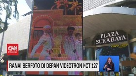VIDEO: Ramai Berfoto di Depan Videotron NCT 127