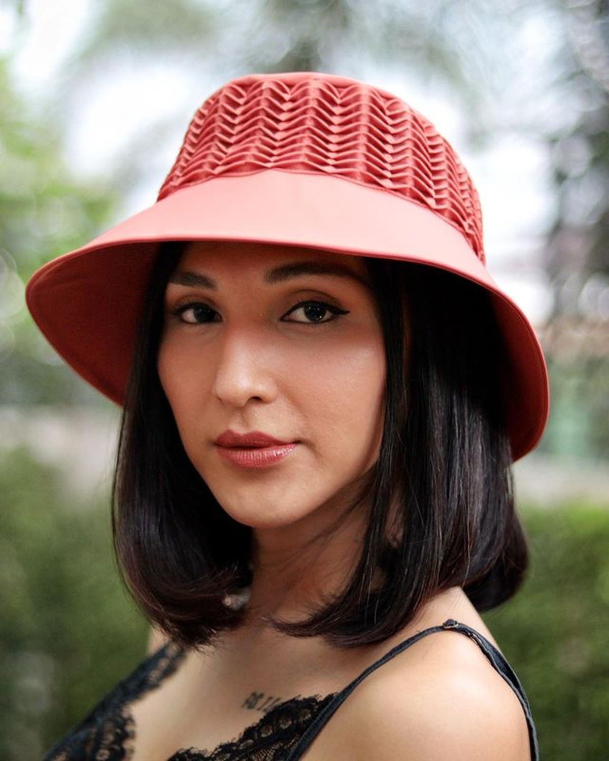 Beberapa artis Tanah Air pernah mengaku tak percaya akan Tuhan dan juga ada yang tak percaya agama&period; Yuk lihat siapa saja&excl;