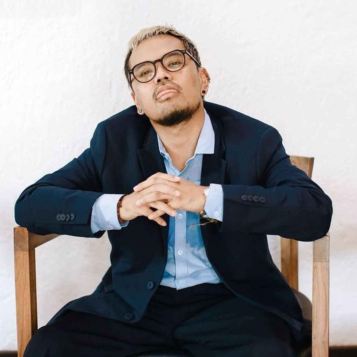 Beberapa artis Tanah Air pernah mengaku tak percaya akan Tuhan dan juga ada yang tak percaya agama&period; Yuk lihat siapa saja&excl;