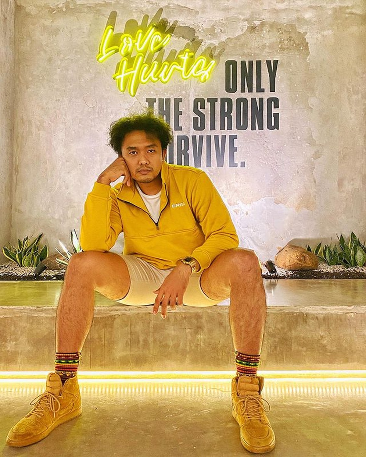 Beberapa artis Tanah Air pernah mengaku tak percaya akan Tuhan dan juga ada yang tak percaya agama&period; Yuk lihat siapa saja&excl;