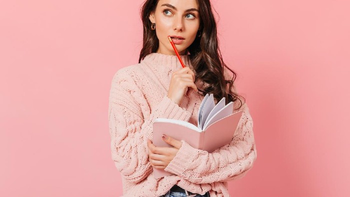 Nggak Cuma Senang Belajar, 3 Zodiak Cerdas Ini Juga Pandai Introspeksi Diri